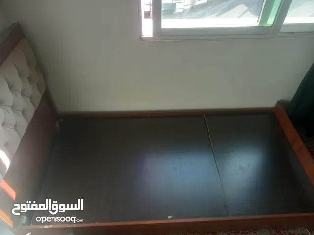 تخت مفرد مستعمل بحالة جيدة 10 د.أ