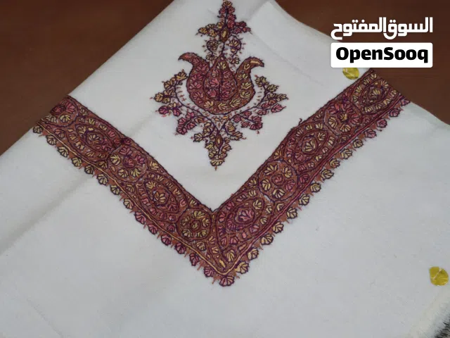 مصار كشميريه أصلية خياطة يد تتميز بدقة في حياكة النقش وتناسق الألوان وتناسقها، يميزها الجودة والسعر.