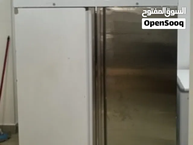 براد حجم كبير استعمال قليل للبيع 2 ابواب