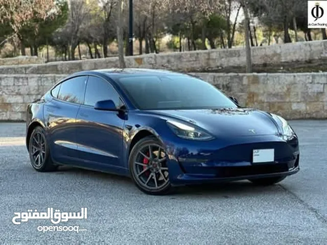 Tesla model 3 long range dual motor 2021 540km Autoscoure B+ السعر 21000 قابل للتفاوض بعد المعاينة