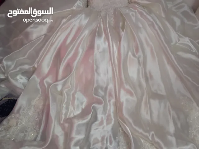 فساتين زفاف للبيع