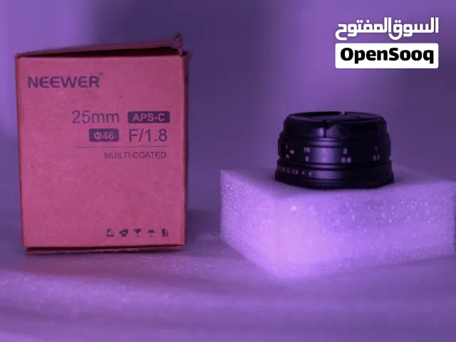 عدسة كامرة نيكون مايكرو