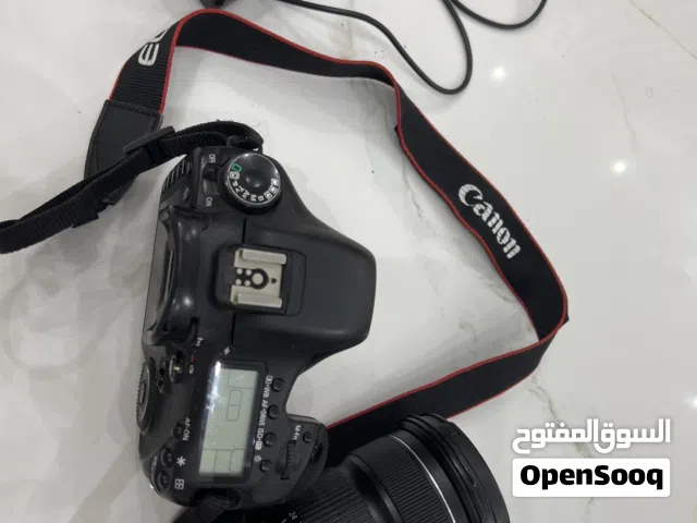 للبيع كاميرا كانون 7D مع عدسة