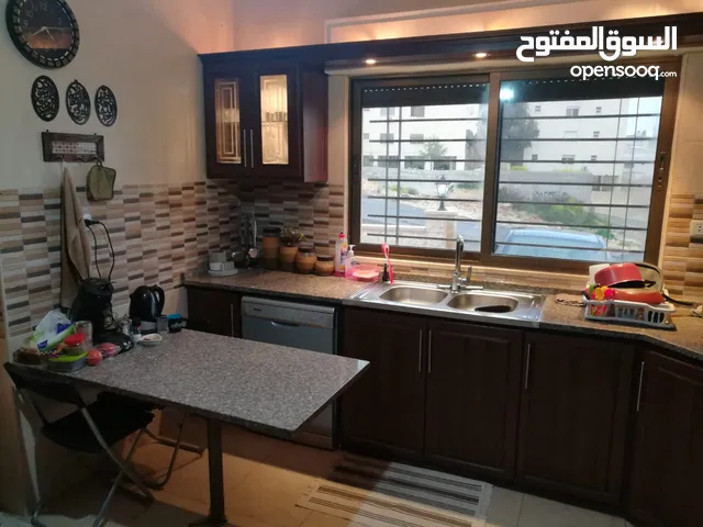 شقة طابق الارضي مع ترس يوجد 3 مداخل للشقة  للبيع / ضاحية الرشيد