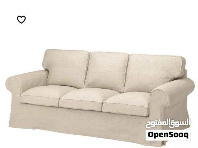 كنبة IKEA للبيع – 3 مقاعد حالة جيدة جدًا، مريحة ونظيفة، لون بيج فاتح وقماش قابل للغسيل
