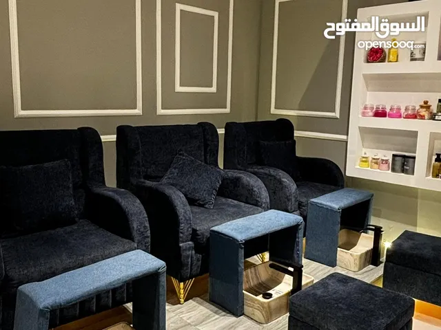 صالون للبيع قديم ومعروف