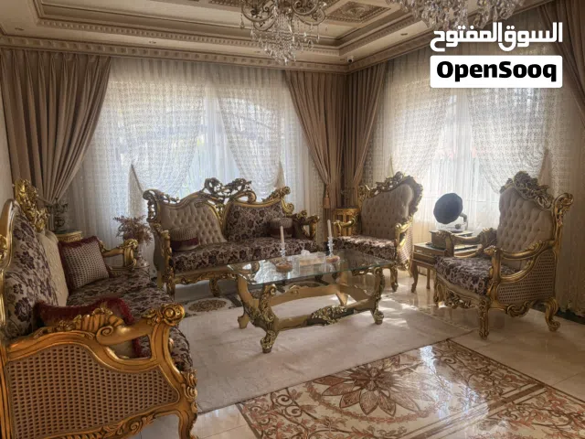 طقم كنب ملكي( السيف)  كامل مع سفرة وخزانة وبيرو وترولي