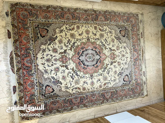سجادة تبريز يدويّة فاخرة تصميم شكّور تقي زاده 50 رجّة ورود حرير 155×200 سم