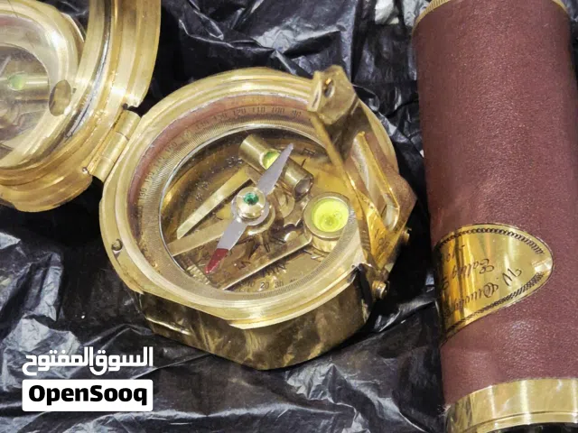 بوصلة و منظار