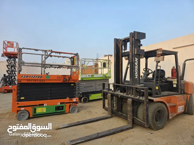 سيزرلفت للايجار رافعات مقصيه للايجار مانلفت للايجار رافعات شوكيه للايجار  سيزرلفت 12متر للايجار