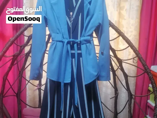 افرهول قماشة ثقيله ملبوس لبسة مرة واحده ميديوم الله يبارك لصاحب النصيب