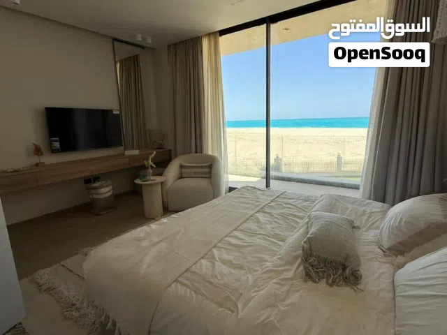 شاليه في مارينا 6 صف اول علي البحر مساحة 85 متر في لسان الوزرا
