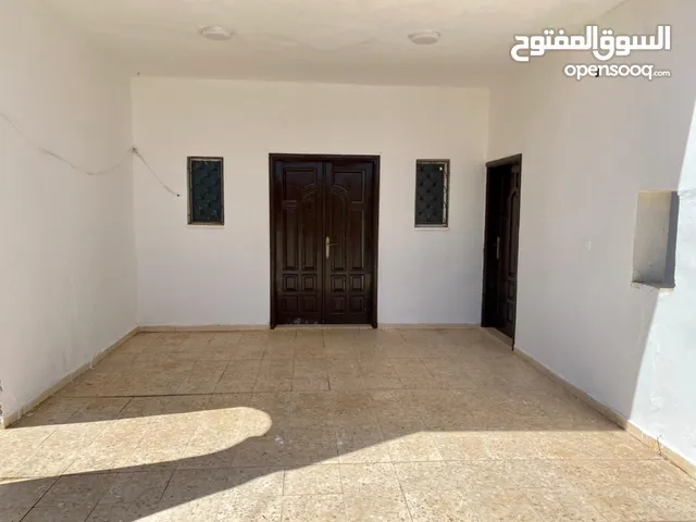 بيت مستقل للايجار ضاحية الملك عبدالله/ 200 متر