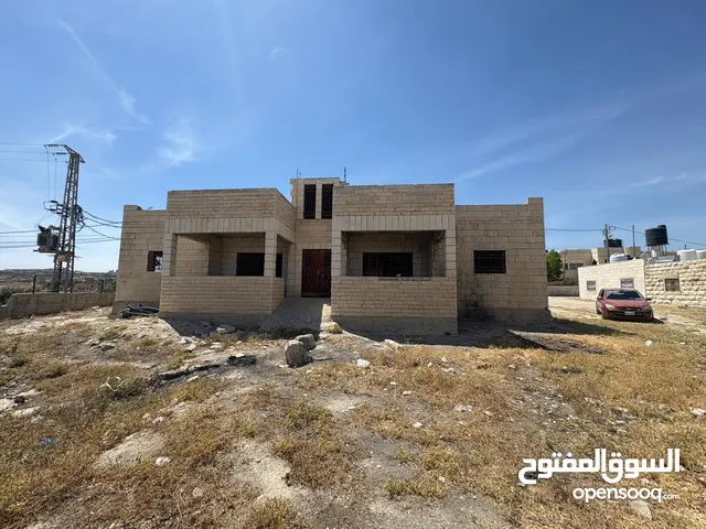 ارض للبيع مع شقتين في جناتا ابو نجيم