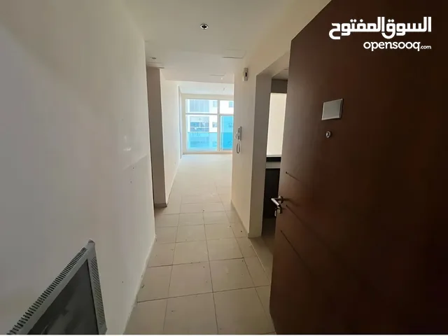 شقة غرفتين و صاله للبيع داخل عجمان ون مع باركينج و جيم و مسبح الشقة ترا البحر