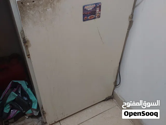 ثلاجه مكتب صغيره بحاله ممتازه