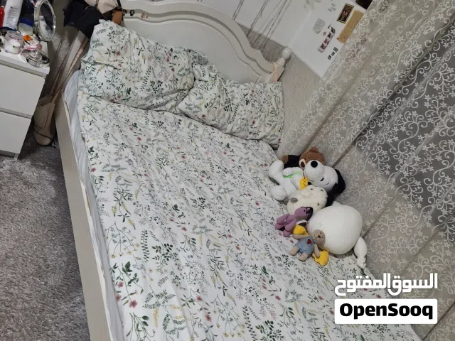 سرير مستعمل مع فرشة للبيع