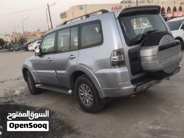 2012 ميتسوبيشي باجيرو GLS