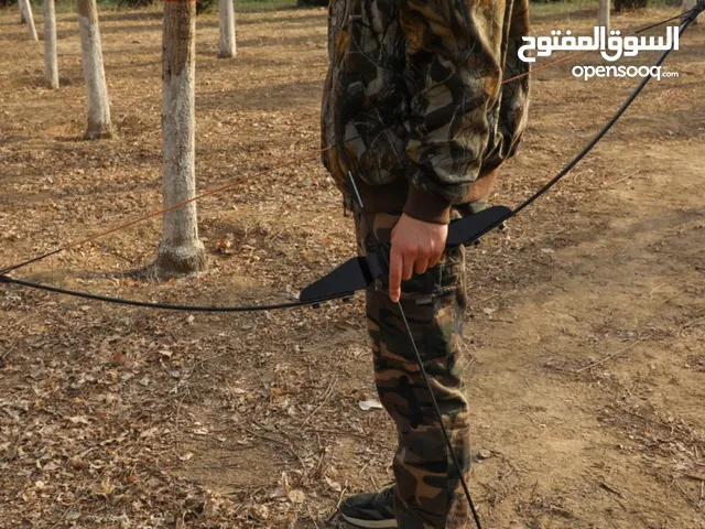 أسهم وقوس مع واقيات