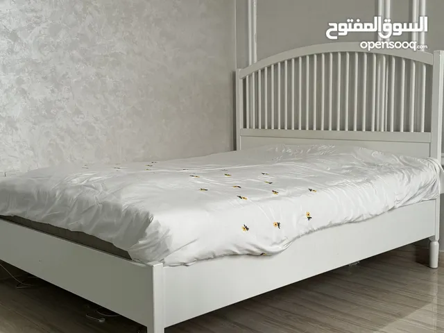 اثاث غرفة نوم كامل سرير مع تسريحه وكنب وطاوله مكتبيه للدراسه لم يتم استخدامه كثير بصحه ممتازه