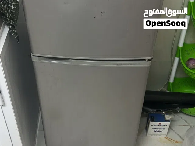 ثلاجة نضيفة