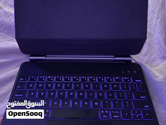 Ipad keyboard (Black + RGB) ايباد كيبورد اللون الاسود مع ار جي بي
