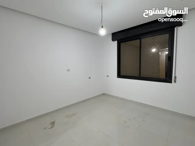 متوفر عمارة للإيجار 3 شقق فيه طريق المواشي