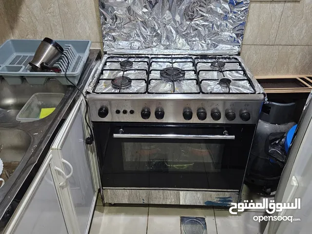 للبيع اغراض شقه كامله