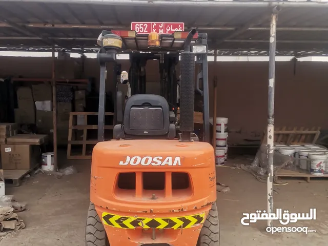 Forklift dossan 2013 excellent condition for sail