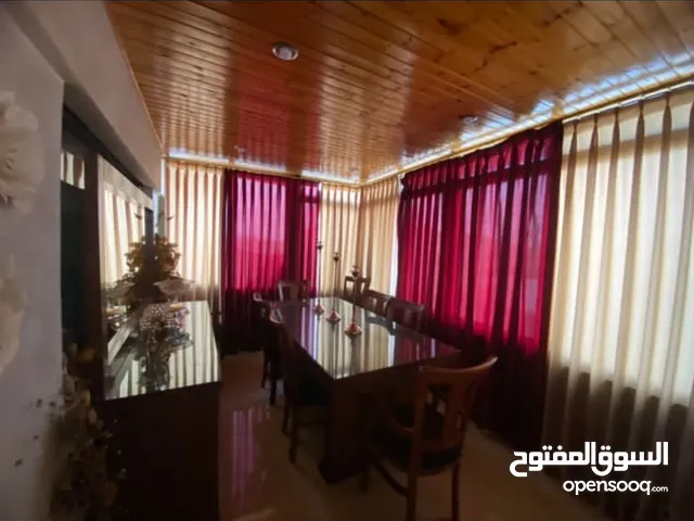 شقة للبيع في ماركا الشمالية حي العبدلات مساحة 220م قريب من جميع الاحتياجات وصيانة جديدة كاملة للشقة