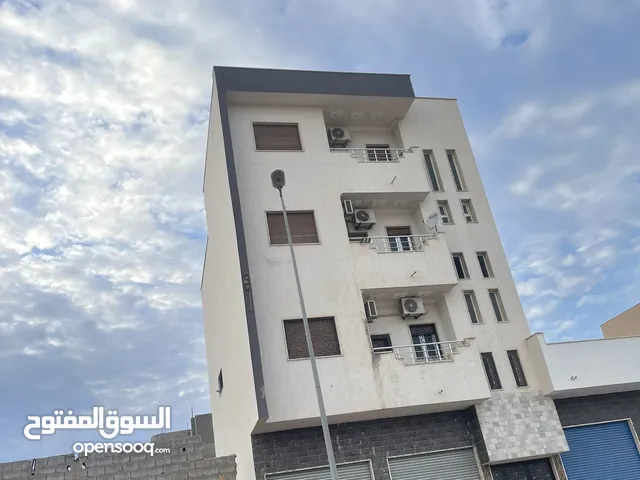 مبنى تجاري للبيع