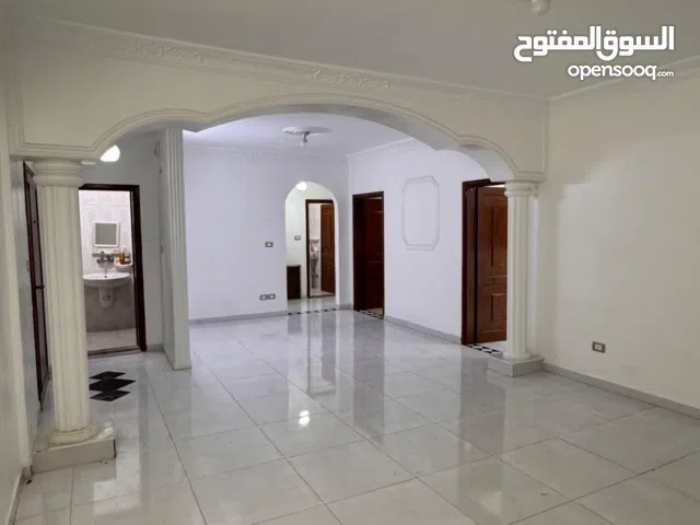 شقة في إربد للبيع بسعر مغري في شارع الثلاثين قابل للتفاوض