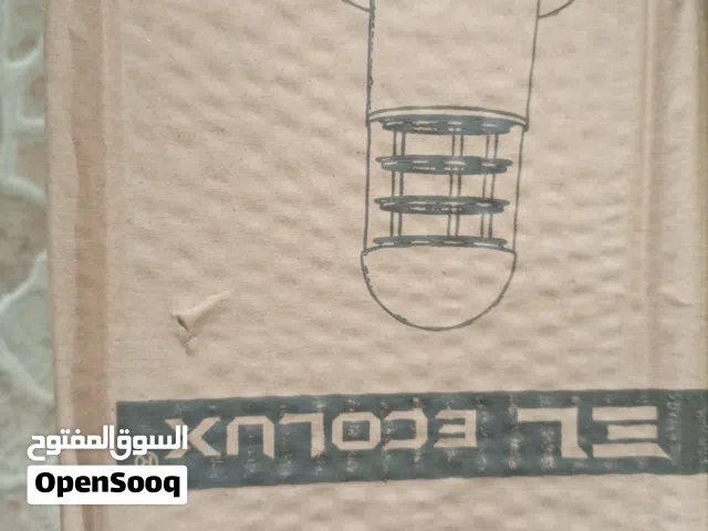 تصميم أنيق وعصري: يضفي لمسة جمالية تتناسب مع كافة الديكورات الخارجية. إضاءة LED دافئة: توفر جوًا م