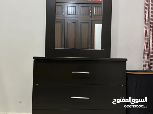 Wooden dressing table with storage