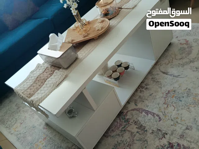 طاولة وسط  لون ابيض