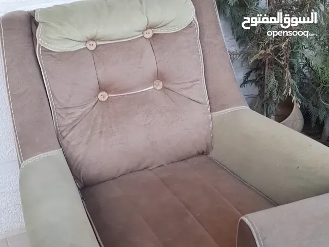 كرسين كنب  بحالة جية من شهوان للمفروشات