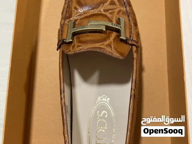 نعال جديد من ماركة TOD’S الأيطاليه جلد تمساح اصلي السعر قابل التفاوض