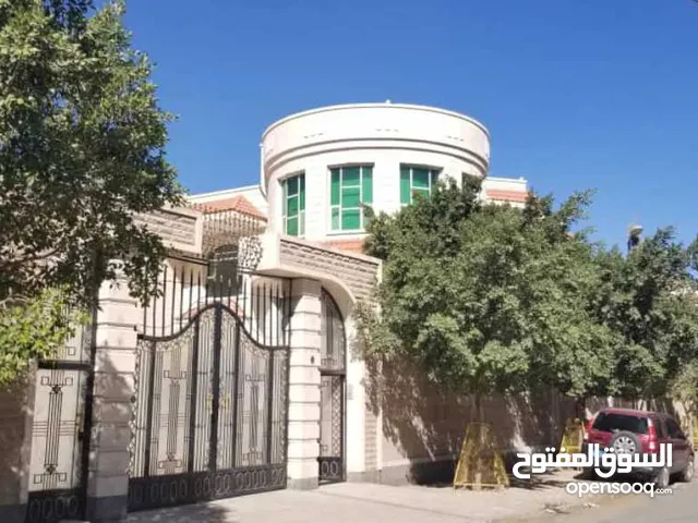 للبيع فله جديده دورين وبدروم وطيرمانه 11لبنه حر معمد