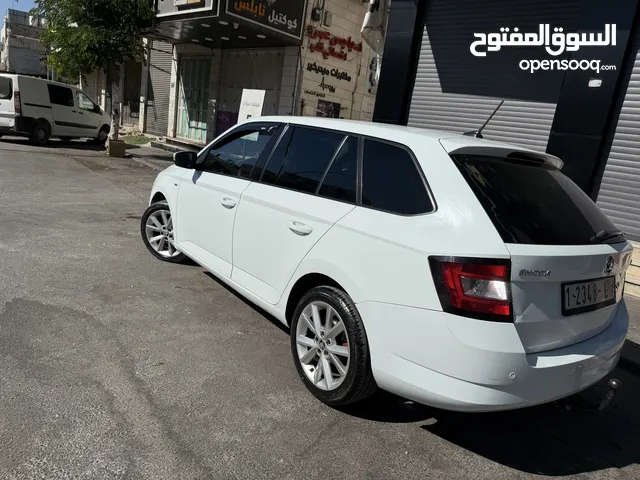 Byسكودا فابيا