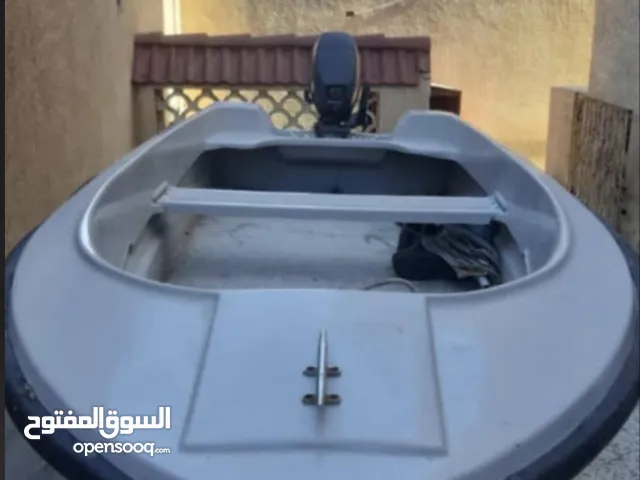 قارب 4 متو