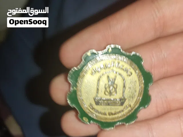 وسام قديم لجامعة اليرموك لهواة اقتناء النوادر