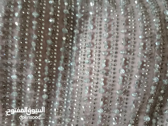 فستان سهره لون سومو للبيع مقاس ميديوم سمول