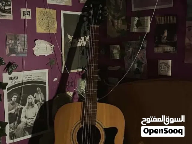 جيتار للبيع اقرأ التفاصيل بالوصف الرجاء السعر محدود