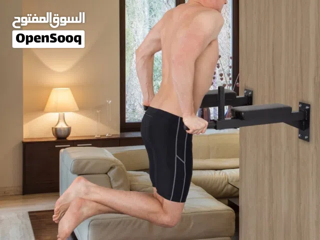 عقلة حائط (Wall-Mounted Dip Station) قطعة احترافية ومهمة لأي صالة ألعاب رياضية منزلية.