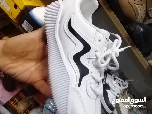 White Comfort Shoes in Al Anbar