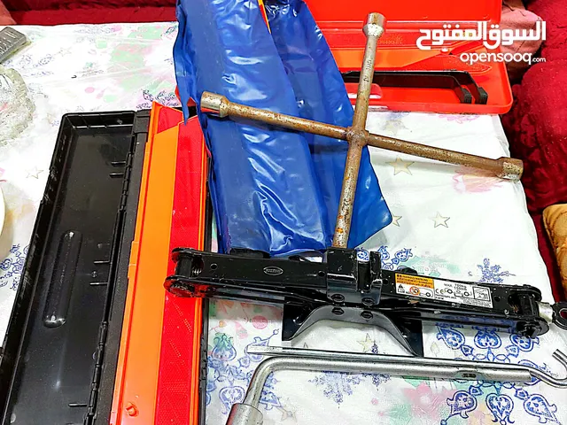 أغراض سيارة للبيع للأسف الجاك تم بيعة فقط الأغراض متوفرة