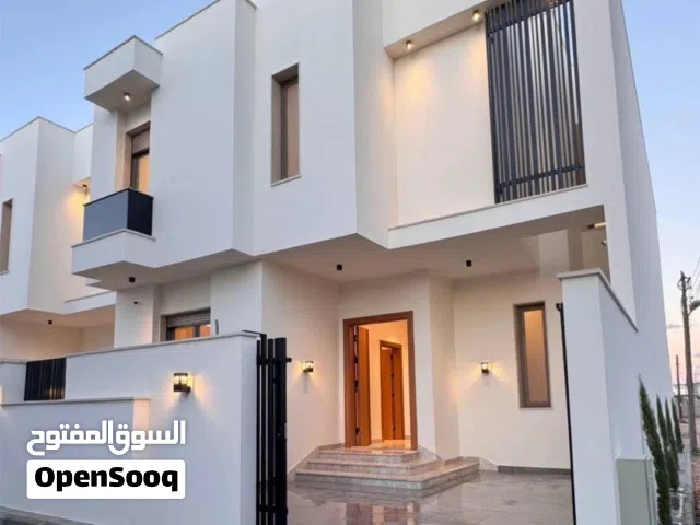 فرصة استثمارية مميزة في النوفليين فيلا قديمة مساحة ارض 300متر
