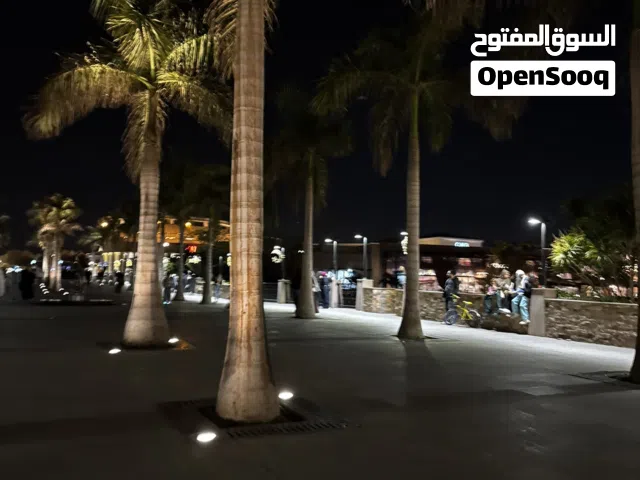 مقر شركه مبني متفرع من شارع المركبات