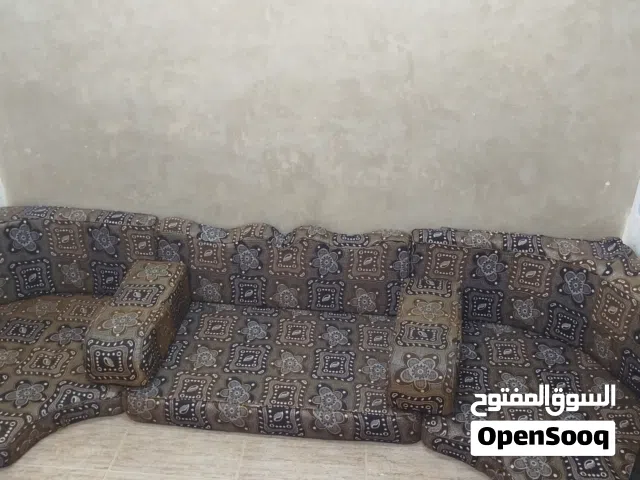 فراش عربي بحاله جيده الطقم ناقصه فرشتين بصير كامل وبسعر حرق 30 دينار رن ع رقم وتعال شيللل