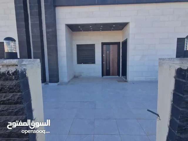 171m2 3 Bedrooms Townhouse for Sale in Zarqa Dahiet Al Madena Al Monawwara
